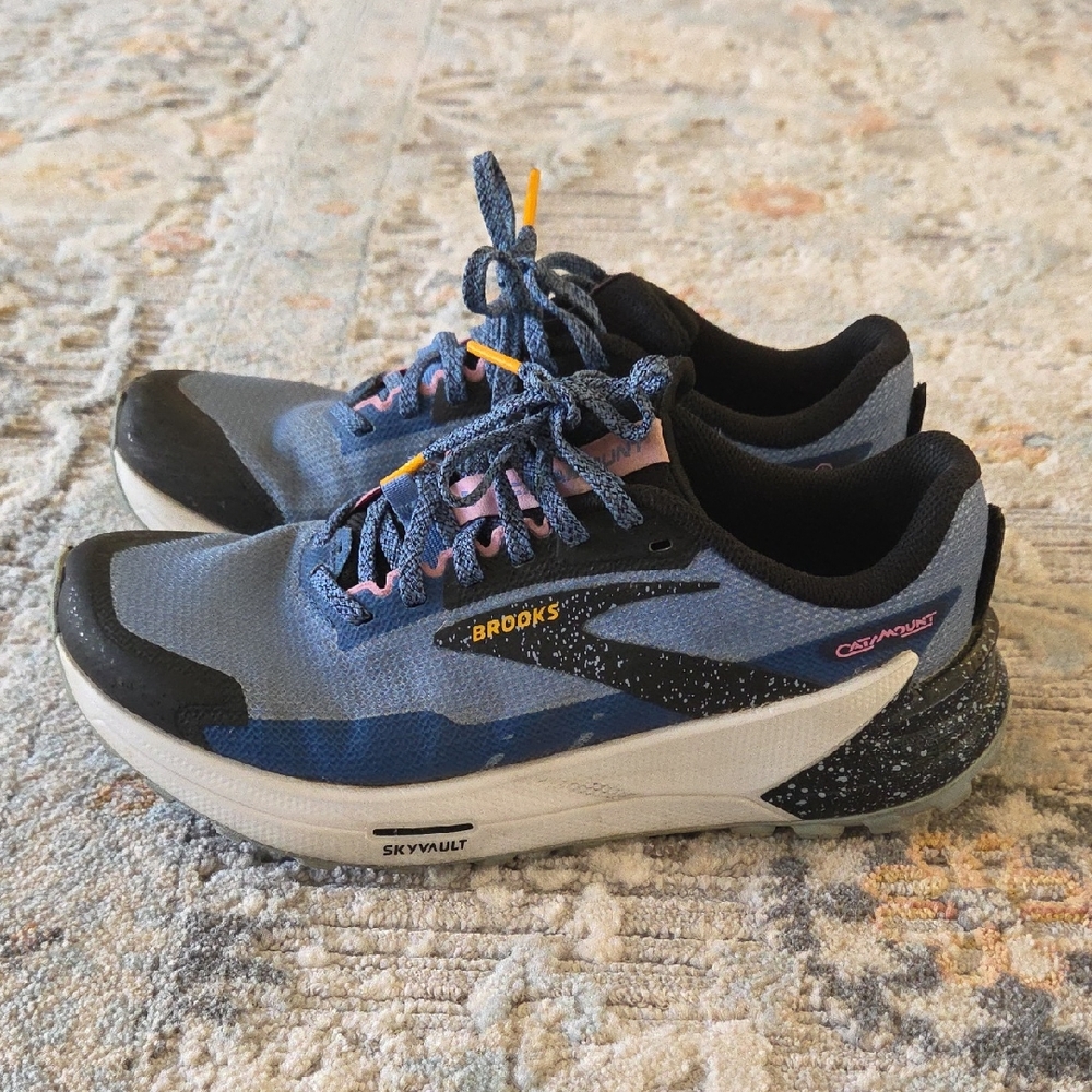 Brooks Skyvault Blue and Black Sneakers